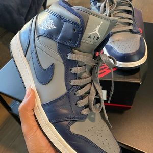 Air Jordan 1 Mids!! 🔥🔥